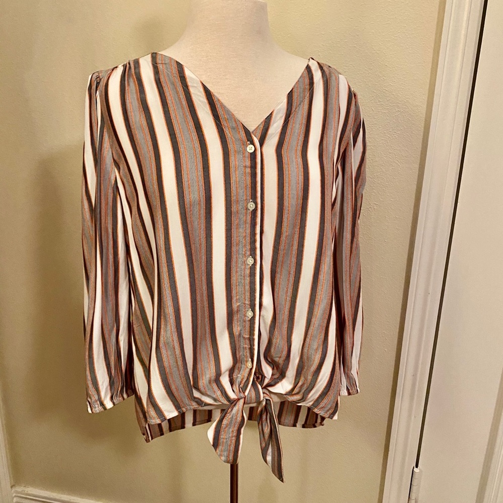 Tie hem button up top